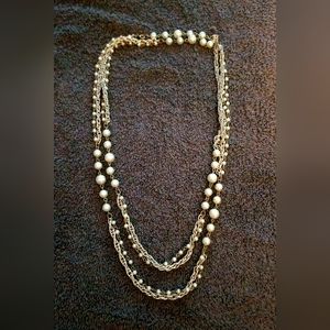 🩵 B2G1 EUC Vintage double strand silver tone & faux pearl necklace